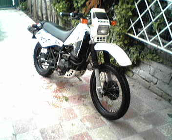 Vendo moto d'epoca cagiva 350 cc x inutilizzo