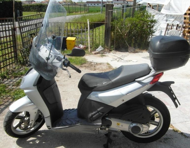 Vendo aprilia sportcity 200