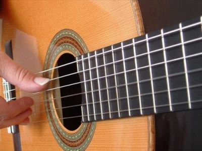 LEZIONI DI CHITARRA PER BAMBINI-RAGAZZI-ADULTI