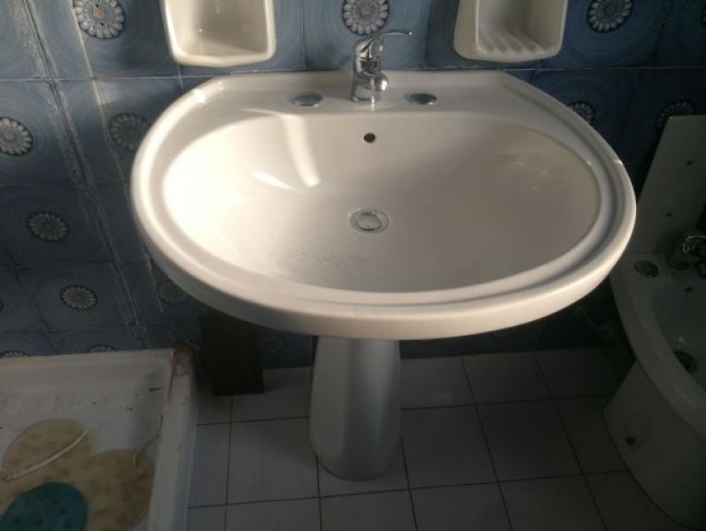 Lavabo con colonna 