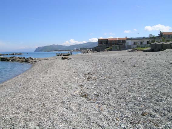 Da casa a mare a piedi nudi: bilocali in Sicilia, costa tirrenica