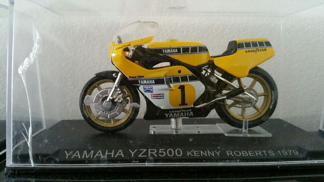 Nr. 4 modellini moto da corsa 