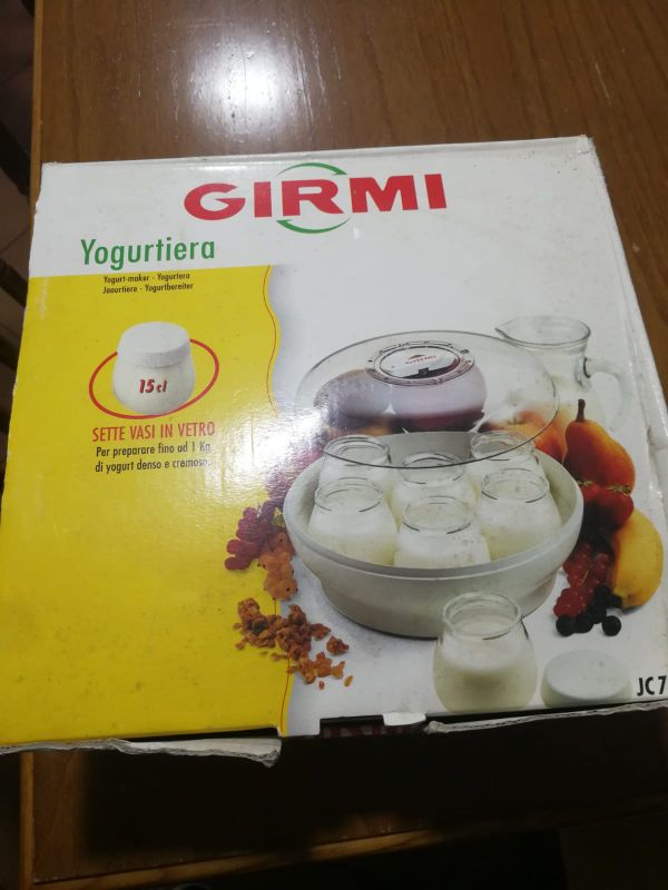 Yogurteria  Girmi con sette vasi in vetro 