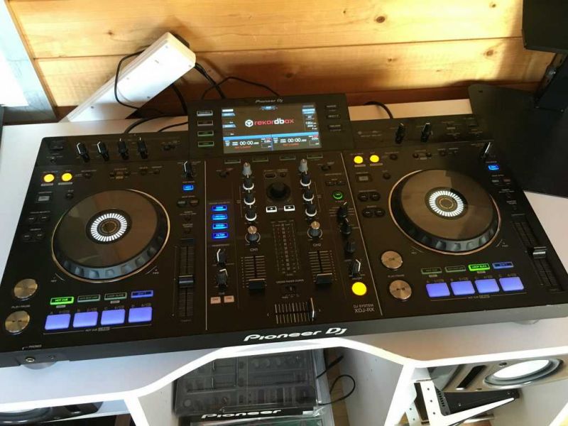 Pioneer DDJ-SX2  == 480 euros e   Pioneer DDJ-RX  == 600 euros