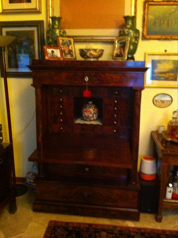 Disponibile una secretaire ribalta, 2 colonne, epoca 1700 francese stile impero, e una  secretaire C