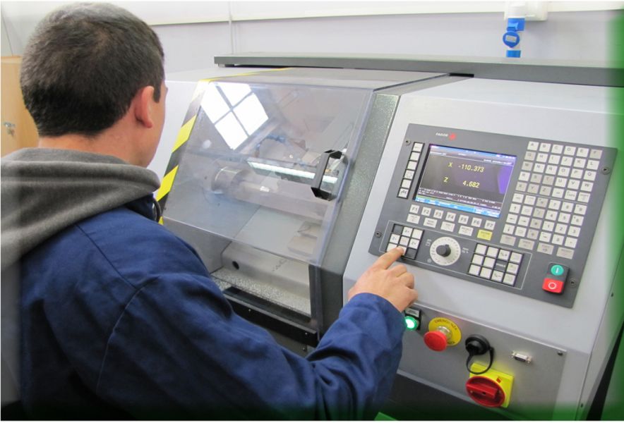 Tornitore CNC  STC058