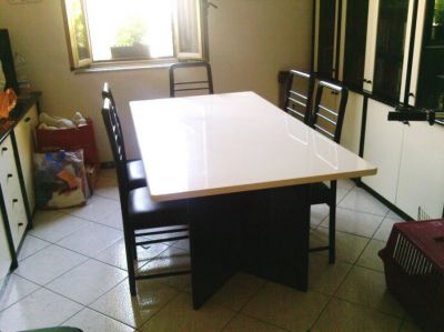 VENDO TAVOLO CON 6SEDIE E MOBILE SOGGIORNO
