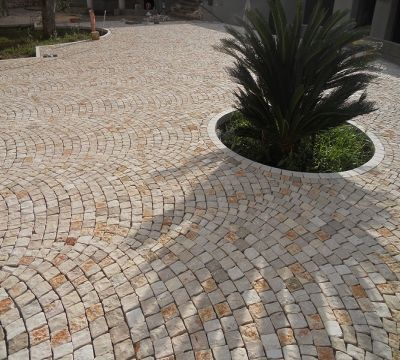 PAVIMENTI IN PIETRA PER ESTERNO IN SAMPIETRINI,SELCIATO,PAVE'