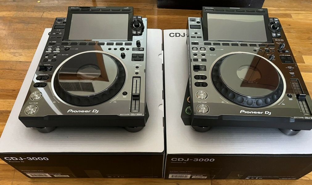 Pioneer CDJ-3000, Pioneer CDJ 2000NXS2, Pioneer DJM 900NXS2, Pioneer DJ DJM-V10 DJ Mixer 