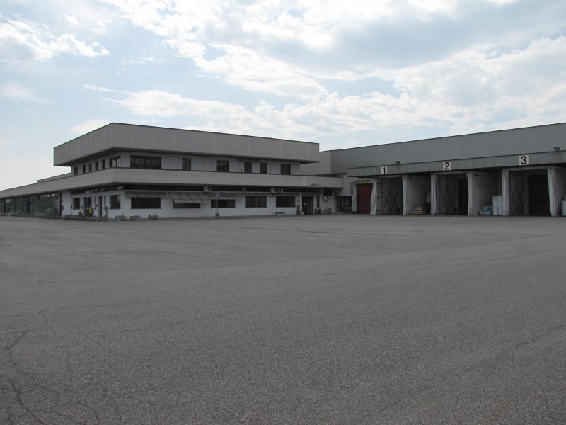 Immobile commerciale in affitto a Gualtieri (RE) in prossimit del Centro Commerciale Ligabue 