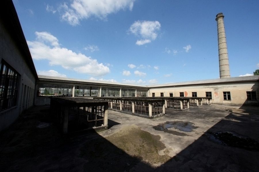 Offro location in loft industriale primi '900 per fotografie video