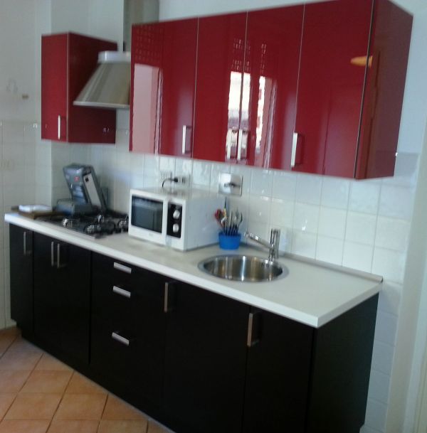 CUCINA LINEARE m. 2.37 poco utilizzato con tavolo e sedie