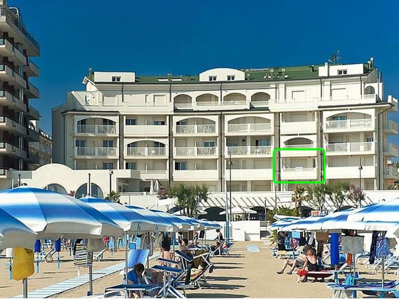 Rimini appartamento fronte mare seminuovo