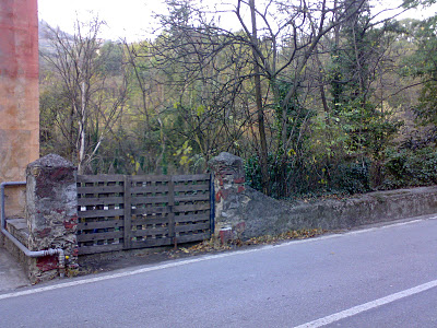 Affitto  100 mensili Genova Bolzaneto magazzino + giardino mq 150 