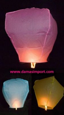 Negozio vendita di mongolfiere luminose volanti, lanterne a candele, lanterne galleggianti