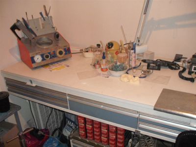 VENDO BANCHI PER ODONTOTECNICI