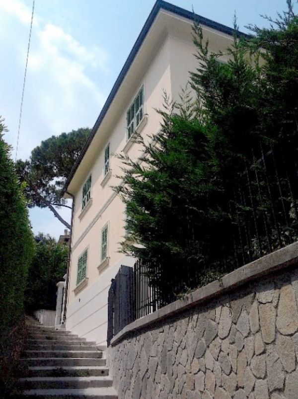 Sanremo (IM) appartamento in villa con terrazzo e garage e vista mare  650.000
