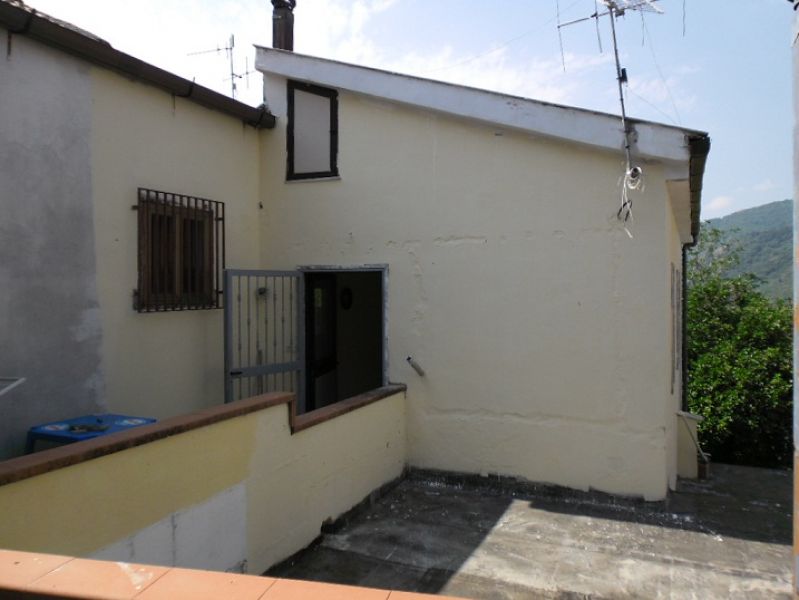 Semplice piacevole bilocale al 1 piano di vicolo a 15min da salerno citta 