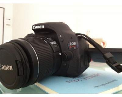 VENDO CANON EOS 600d + Kit EF-S 18/55mm. IS  occasione nuova