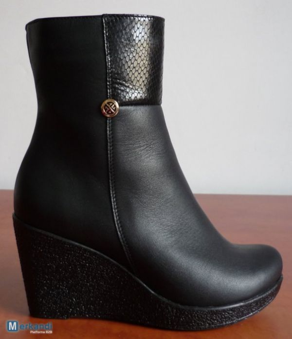 Stock scarpe donna in vero cuoio, fatte a mano.