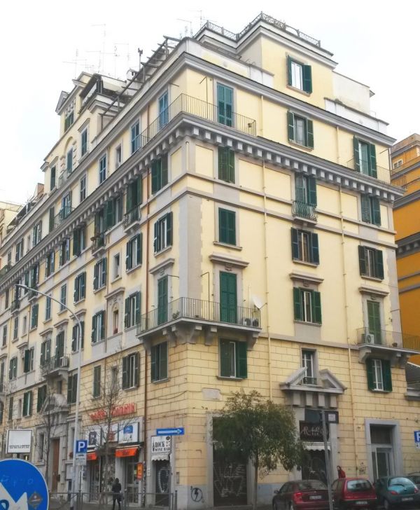 Re di Roma  Via Albalonga Palazzo Depoca Signorile piano alto ampia metratura