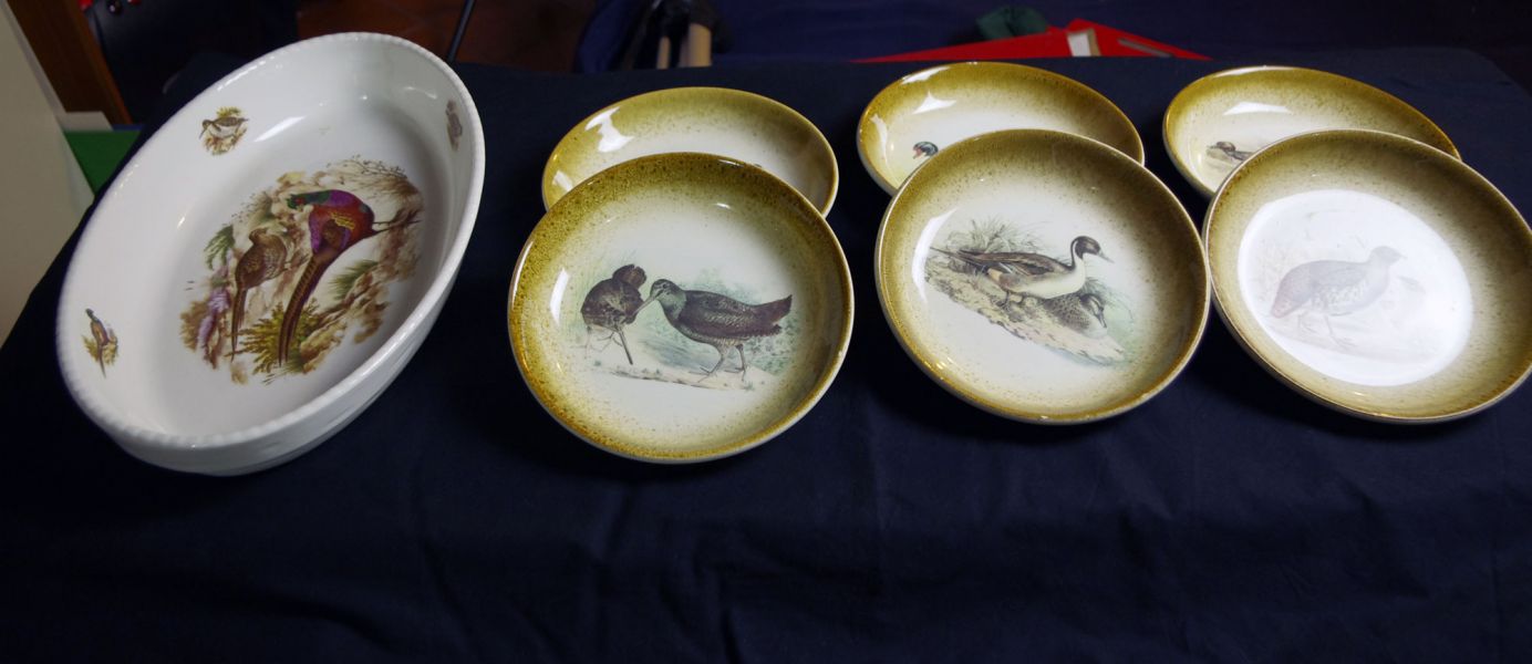 Servizio piatti in ceramica con scene di caccia
