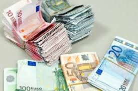 Offerta prestito di denaro tra particolare veloce e serio.