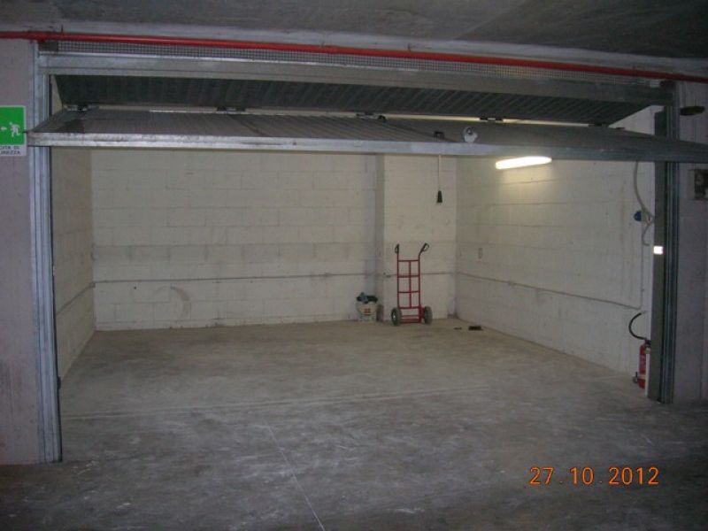 STAZIONE TIBURTINA / via Teodorico grande box auto privato affitta  