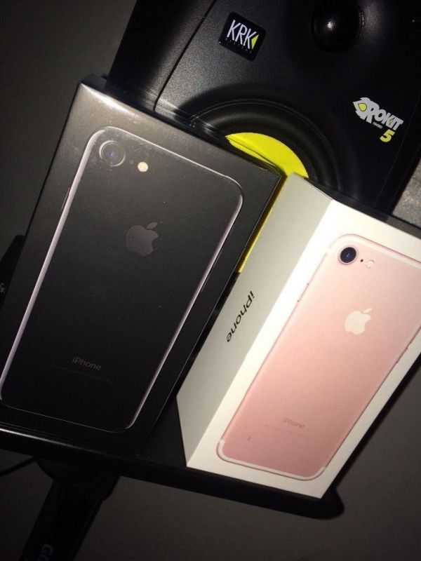Apple iPhone 7 32GB costo 400EUR e Apple iPhone 7 PLUS 32GB costo 430EUR 