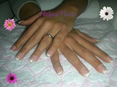 Offro ricostruzione unghie mani  piedi in gel 