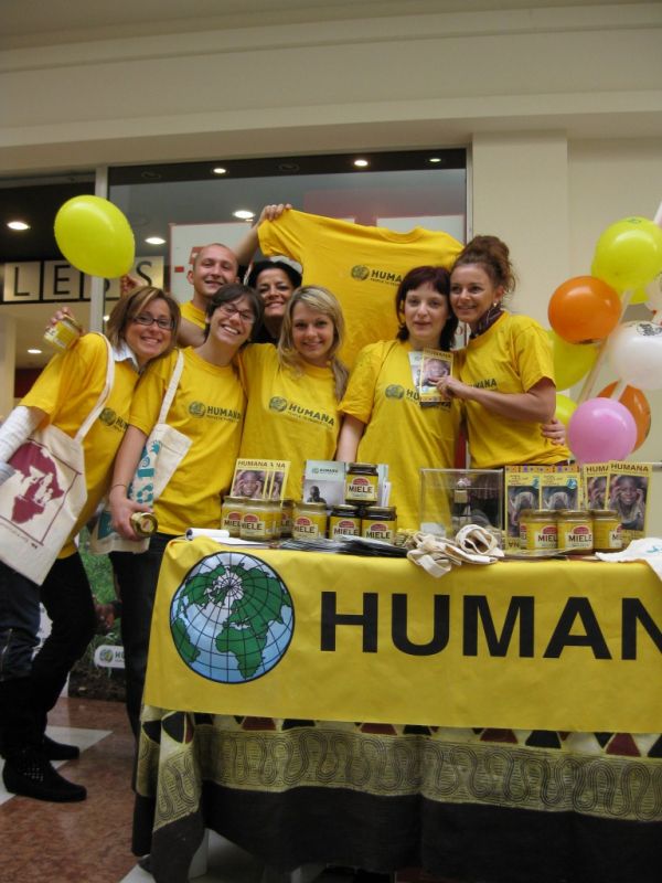 Unisciti ai volontari di HUMANA!