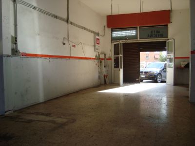 ROMA NEGOZIO DI 200 MQ AFFITTASI